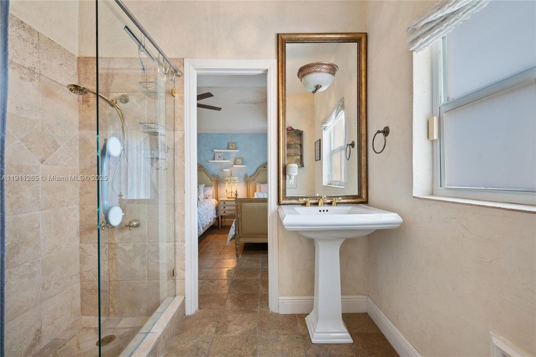 For Rent: $7,500 (3 beds, 2 baths, 1709 Square Feet)