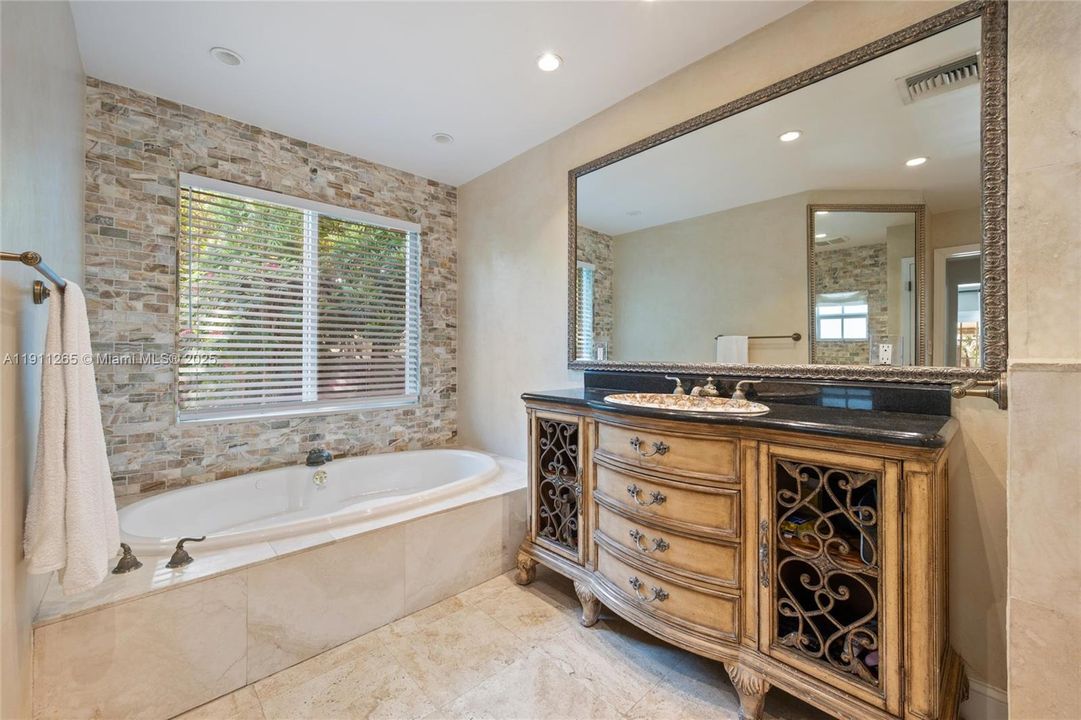 For Rent: $7,500 (3 beds, 2 baths, 1709 Square Feet)