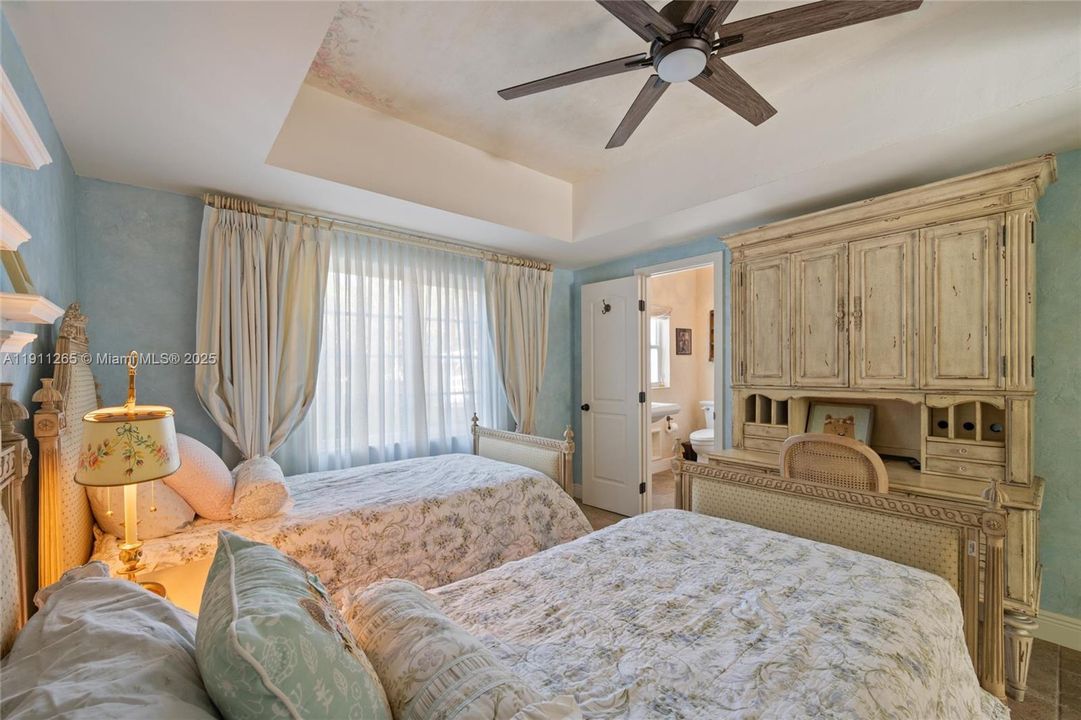 For Rent: $7,500 (3 beds, 2 baths, 1709 Square Feet)