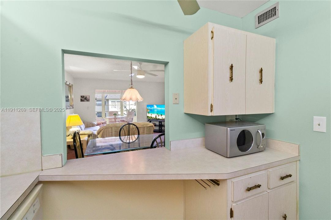 For Sale: $148,000 (2 beds, 2 baths, 870 Square Feet)