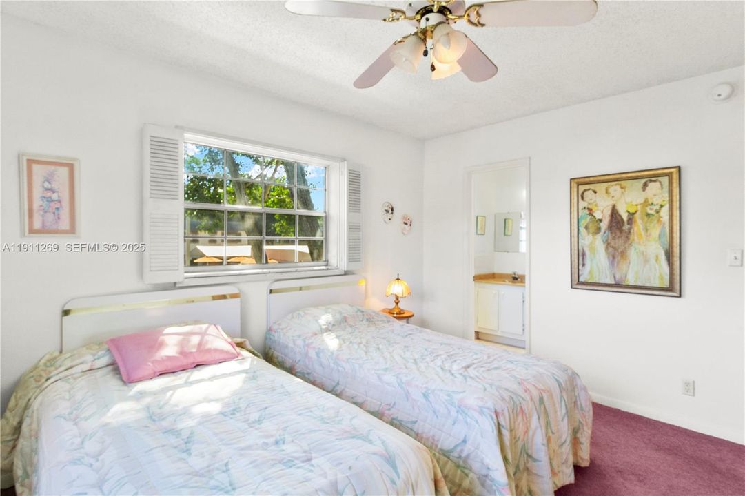 For Sale: $148,000 (2 beds, 2 baths, 870 Square Feet)