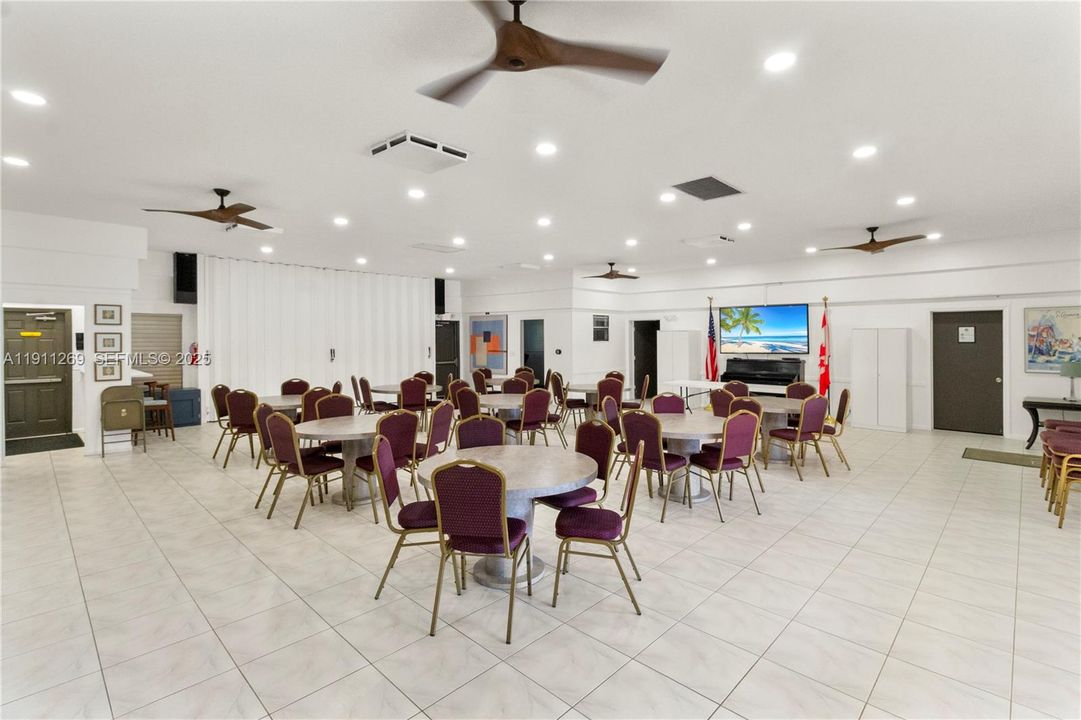 For Sale: $148,000 (2 beds, 2 baths, 870 Square Feet)