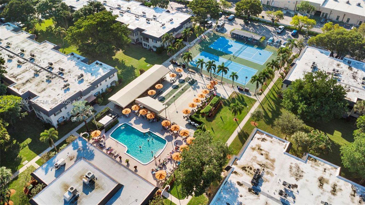 For Sale: $148,000 (2 beds, 2 baths, 870 Square Feet)