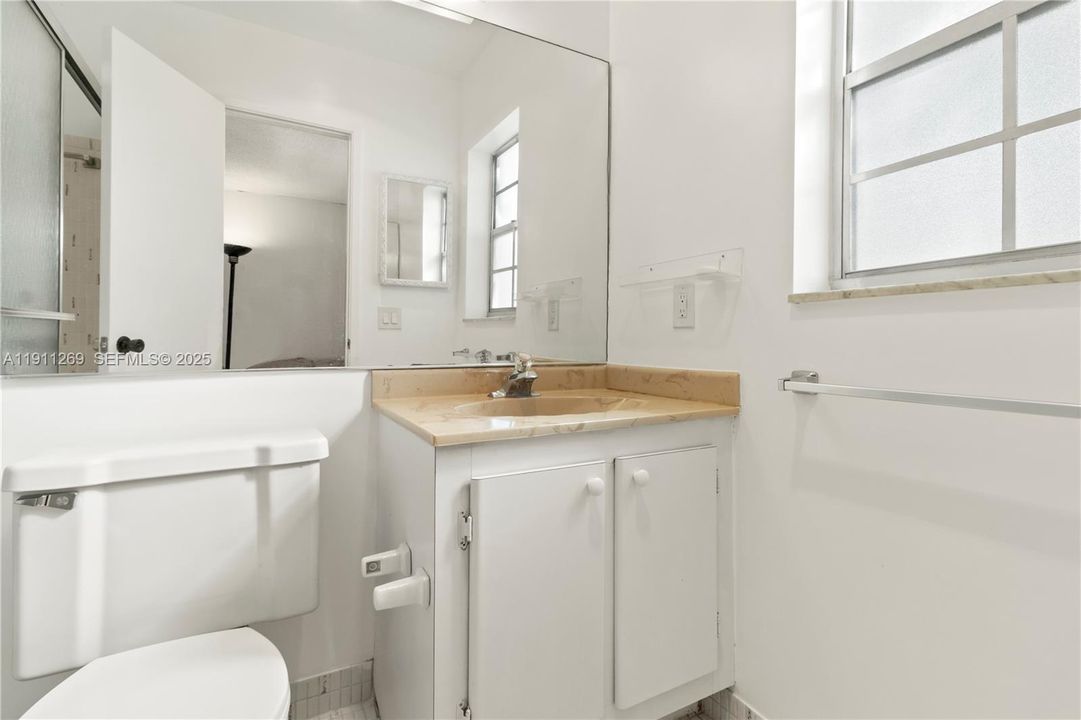 For Sale: $148,000 (2 beds, 2 baths, 870 Square Feet)