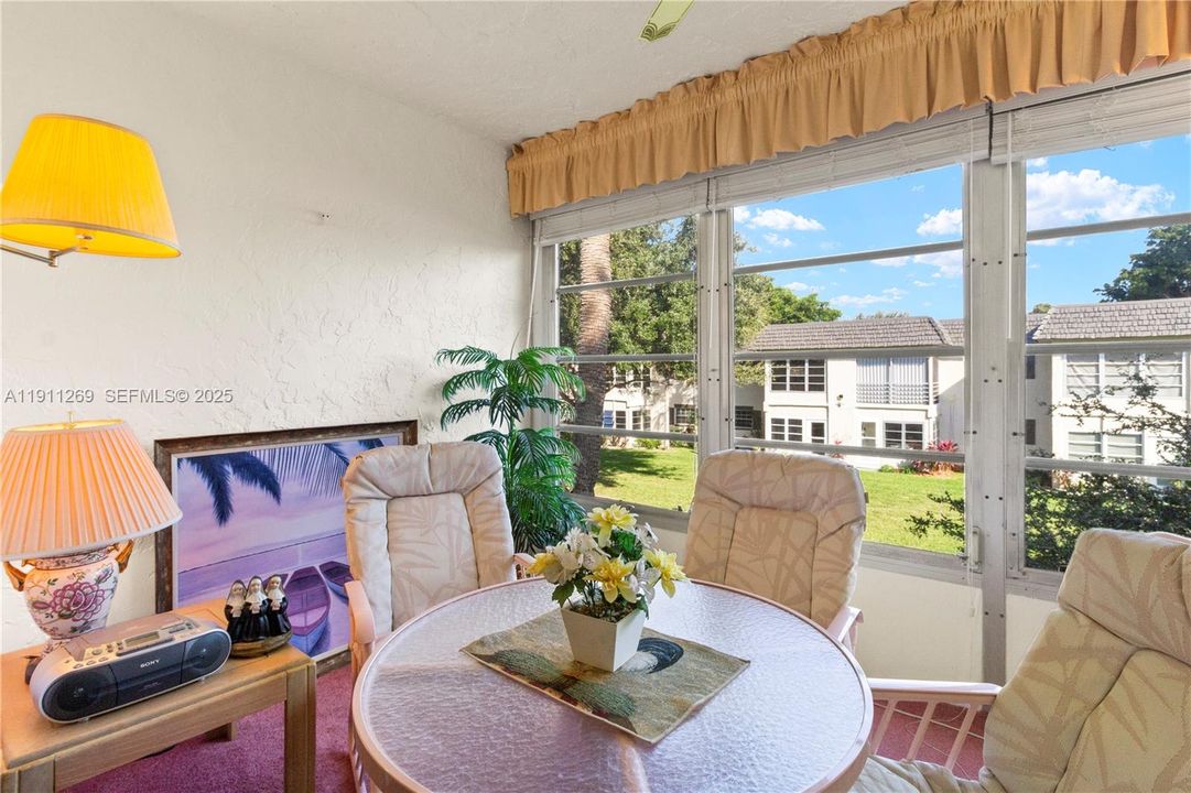 For Sale: $148,000 (2 beds, 2 baths, 870 Square Feet)