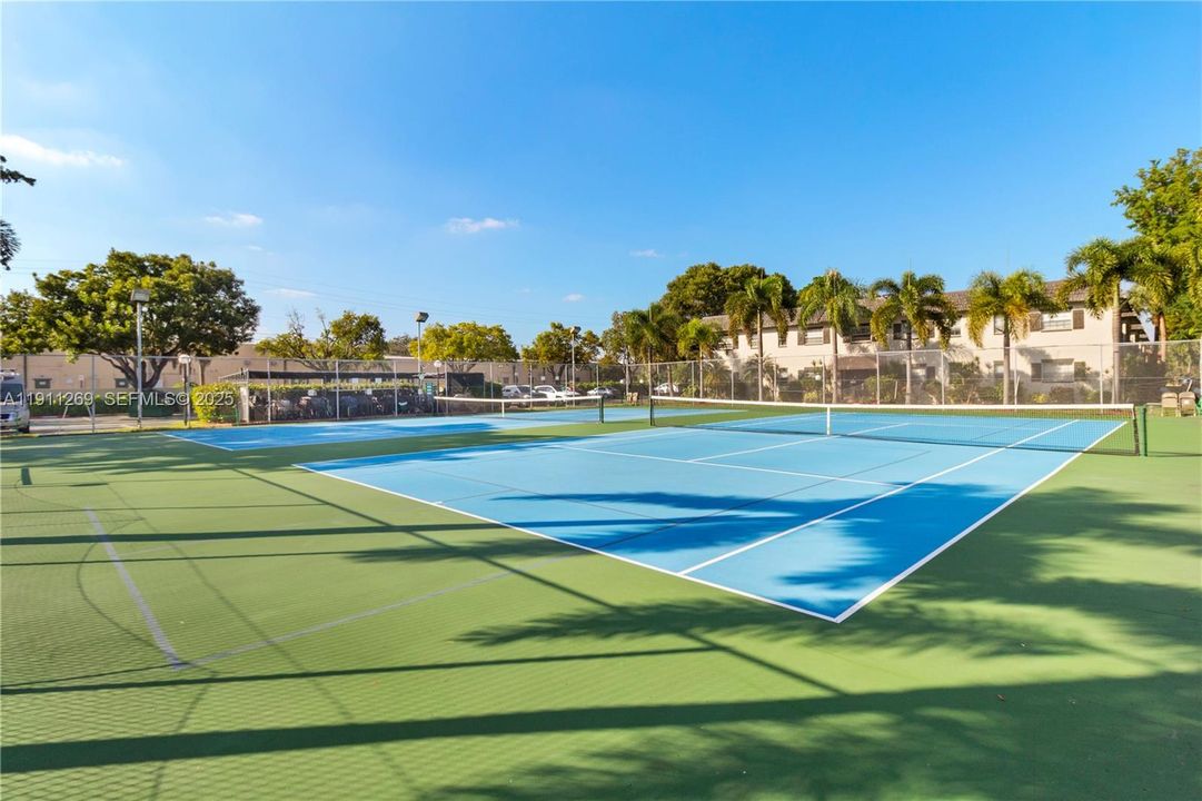 For Sale: $148,000 (2 beds, 2 baths, 870 Square Feet)