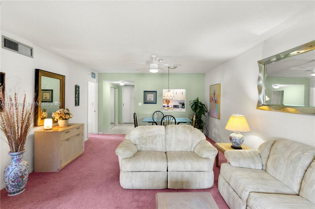 For Sale: $148,000 (2 beds, 2 baths, 870 Square Feet)