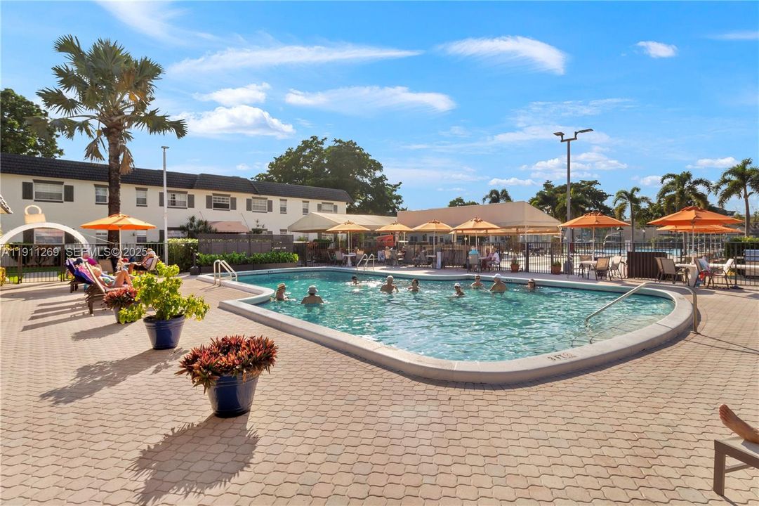 For Sale: $148,000 (2 beds, 2 baths, 870 Square Feet)