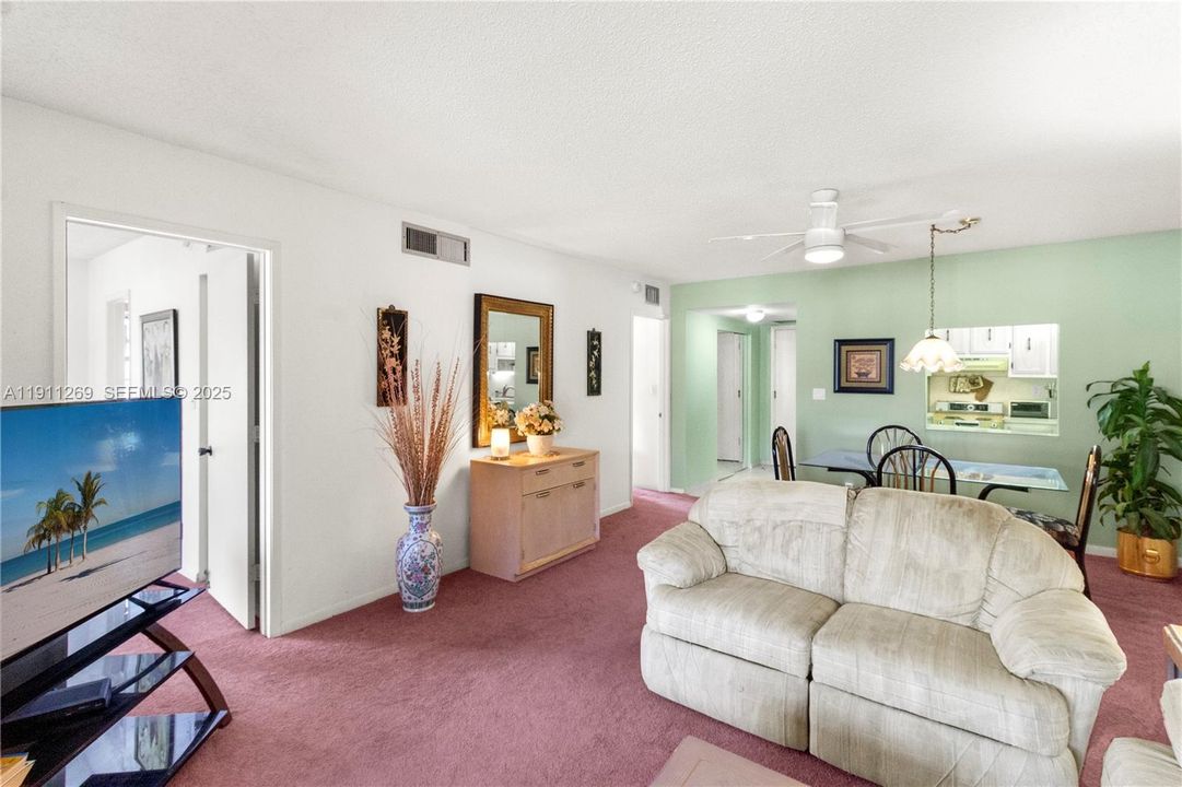 For Sale: $148,000 (2 beds, 2 baths, 870 Square Feet)