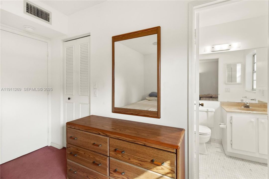 For Sale: $148,000 (2 beds, 2 baths, 870 Square Feet)