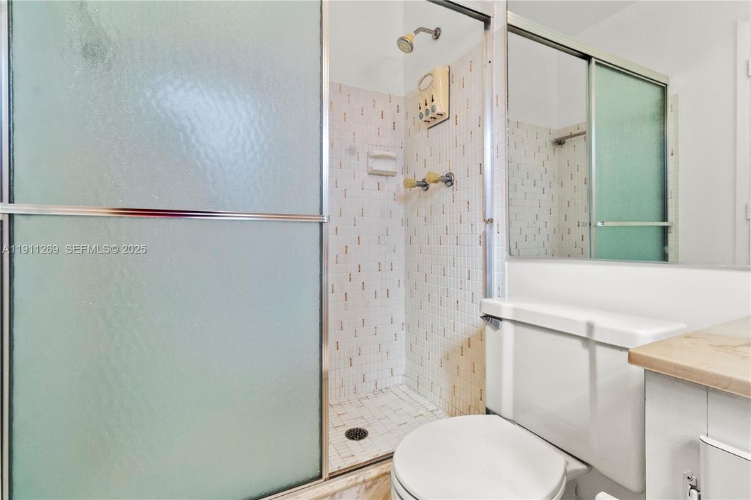 For Sale: $148,000 (2 beds, 2 baths, 870 Square Feet)