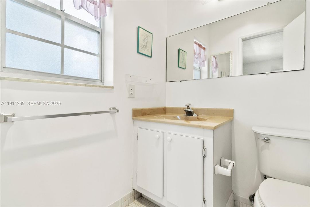 For Sale: $148,000 (2 beds, 2 baths, 870 Square Feet)