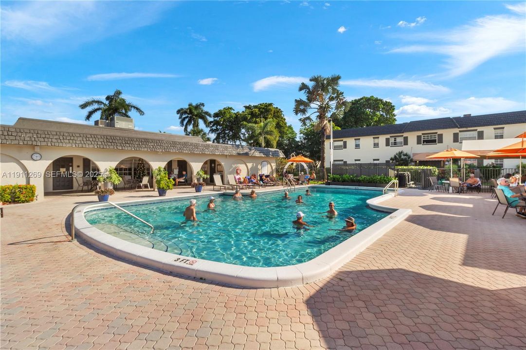 For Sale: $148,000 (2 beds, 2 baths, 870 Square Feet)