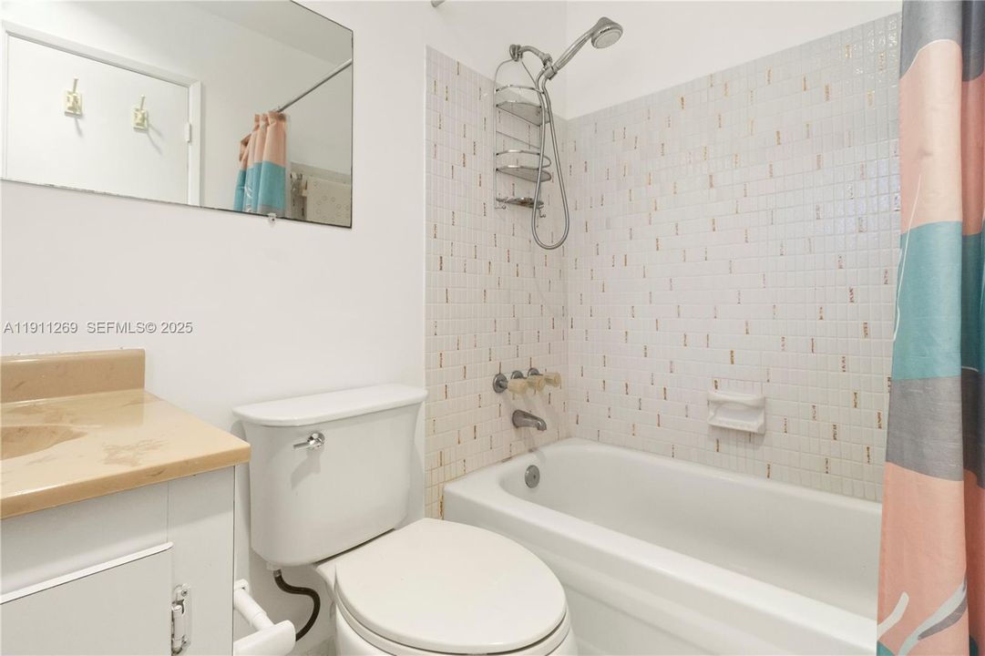 For Sale: $148,000 (2 beds, 2 baths, 870 Square Feet)