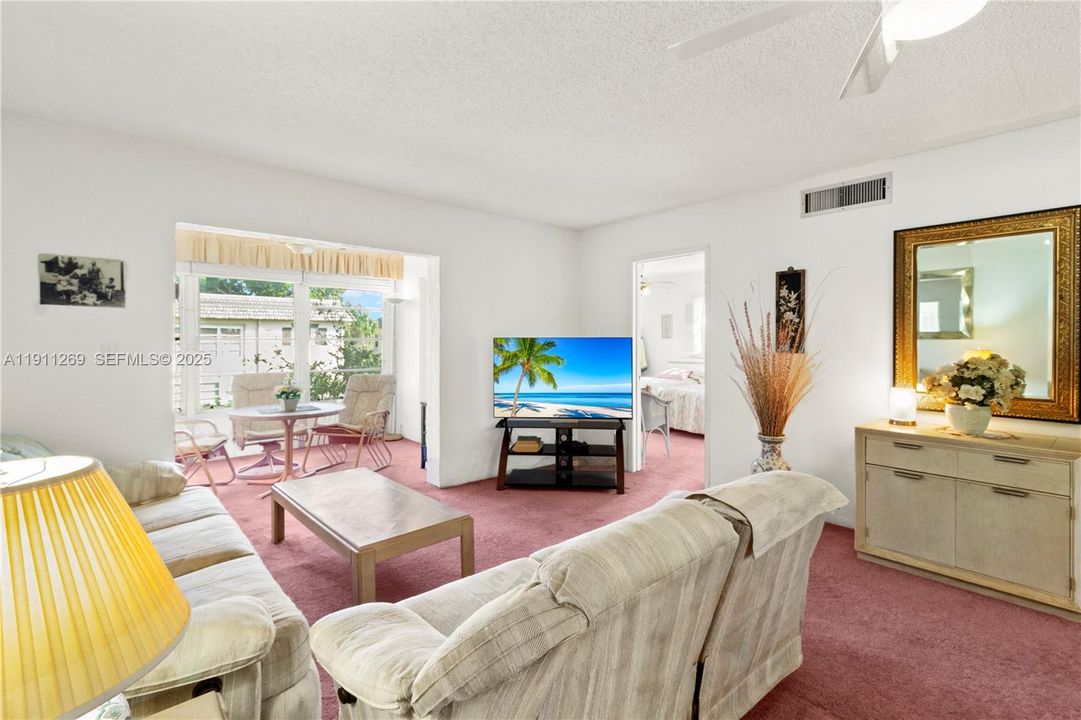 For Sale: $148,000 (2 beds, 2 baths, 870 Square Feet)