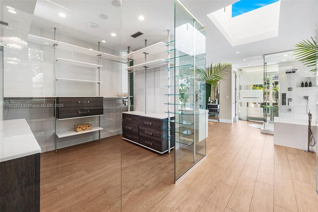 For Sale: $7,200,000 (7 beds, 8 baths, 7325 Square Feet)