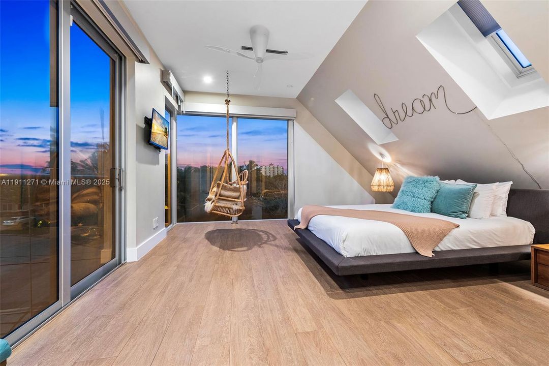 For Sale: $7,200,000 (7 beds, 8 baths, 7325 Square Feet)