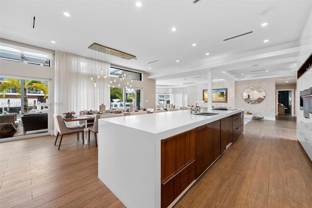 For Sale: $7,200,000 (7 beds, 8 baths, 7325 Square Feet)