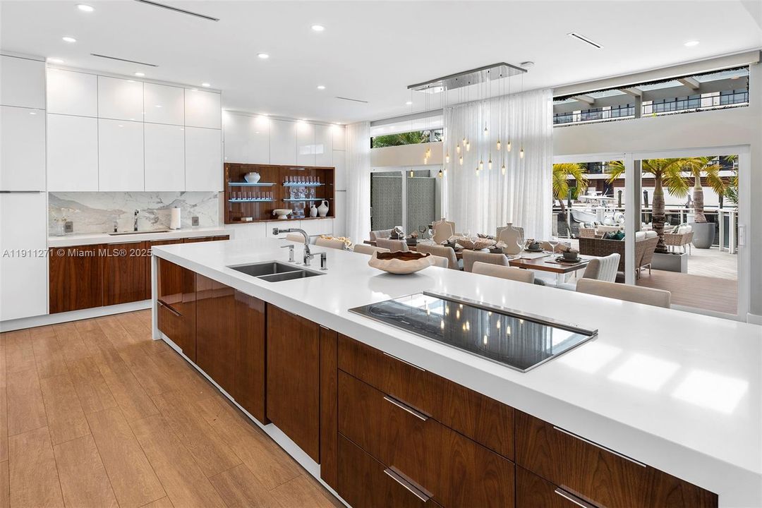 For Sale: $7,200,000 (7 beds, 8 baths, 7325 Square Feet)