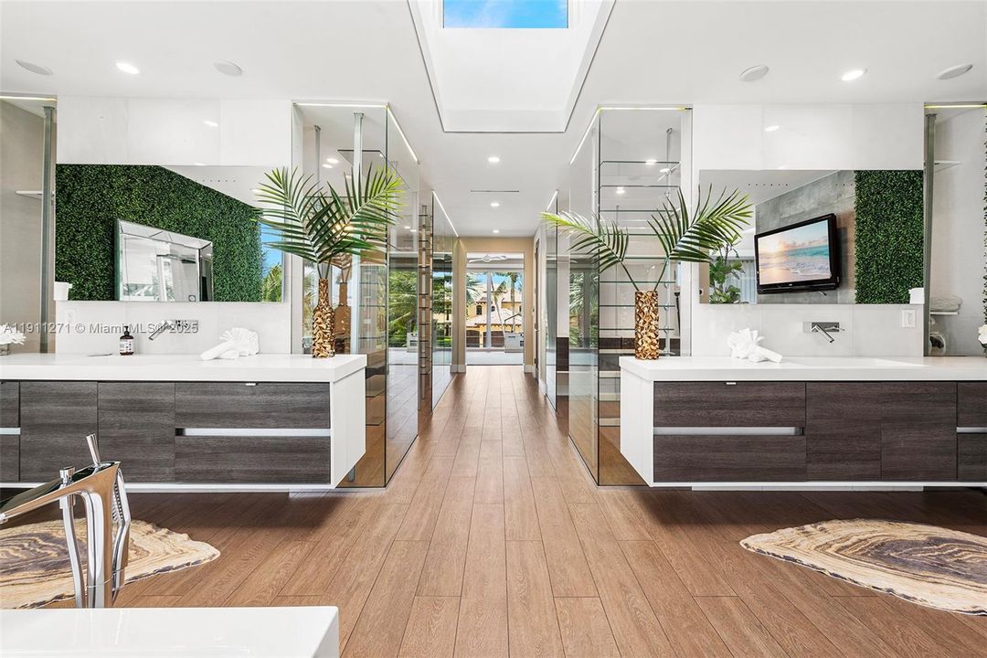 For Sale: $7,200,000 (7 beds, 8 baths, 7325 Square Feet)