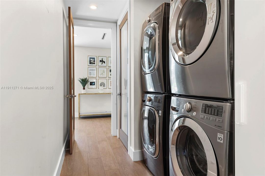 For Sale: $7,200,000 (7 beds, 8 baths, 7325 Square Feet)