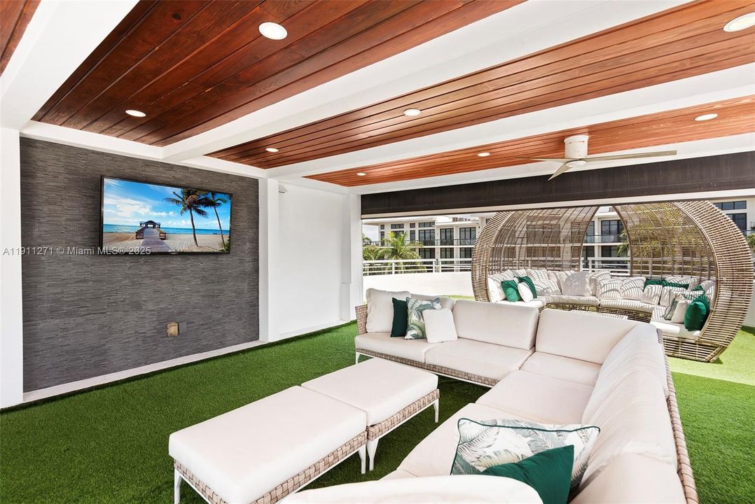 For Sale: $7,200,000 (7 beds, 8 baths, 7325 Square Feet)