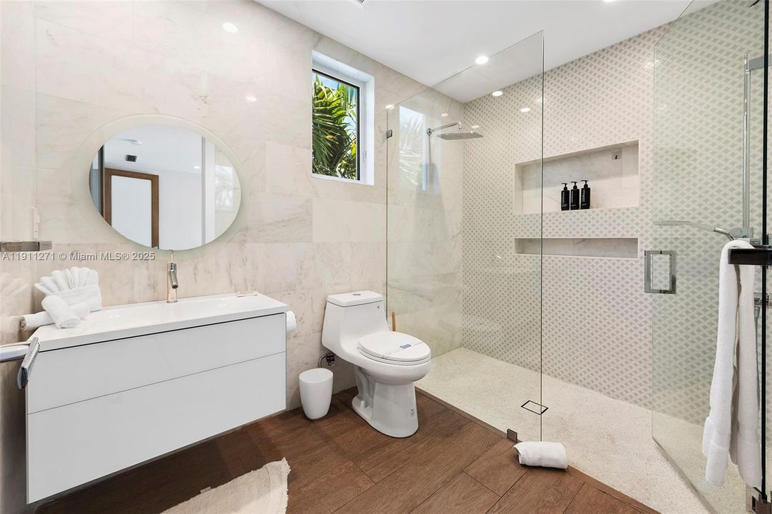 For Sale: $7,200,000 (7 beds, 8 baths, 7325 Square Feet)