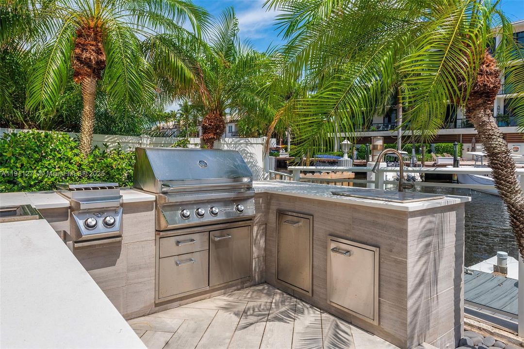 For Sale: $7,200,000 (7 beds, 8 baths, 7325 Square Feet)