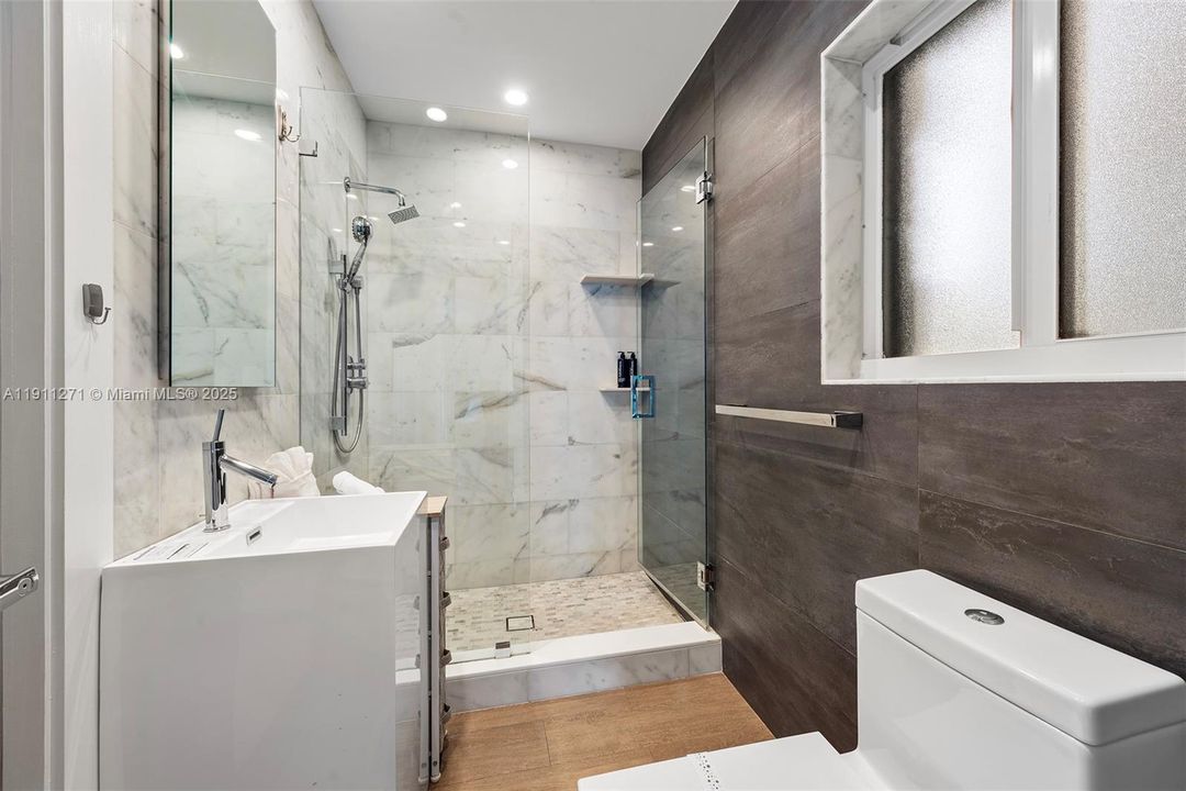 For Sale: $7,200,000 (7 beds, 8 baths, 7325 Square Feet)