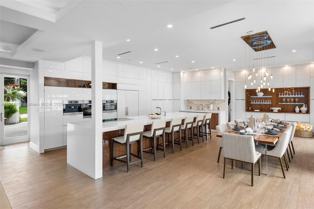 For Sale: $7,200,000 (7 beds, 8 baths, 7325 Square Feet)