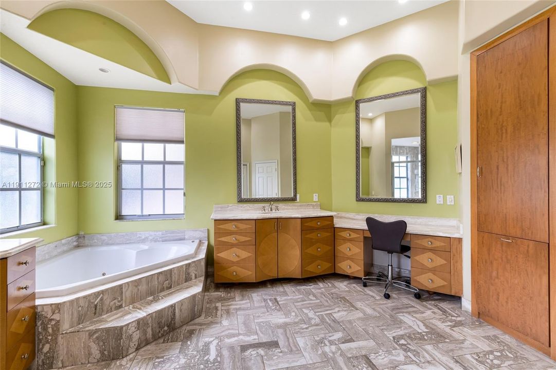 For Sale: $3,350,000 (5 beds, 4 baths, 4031 Square Feet)