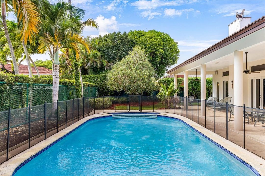 For Sale: $3,350,000 (5 beds, 4 baths, 4031 Square Feet)