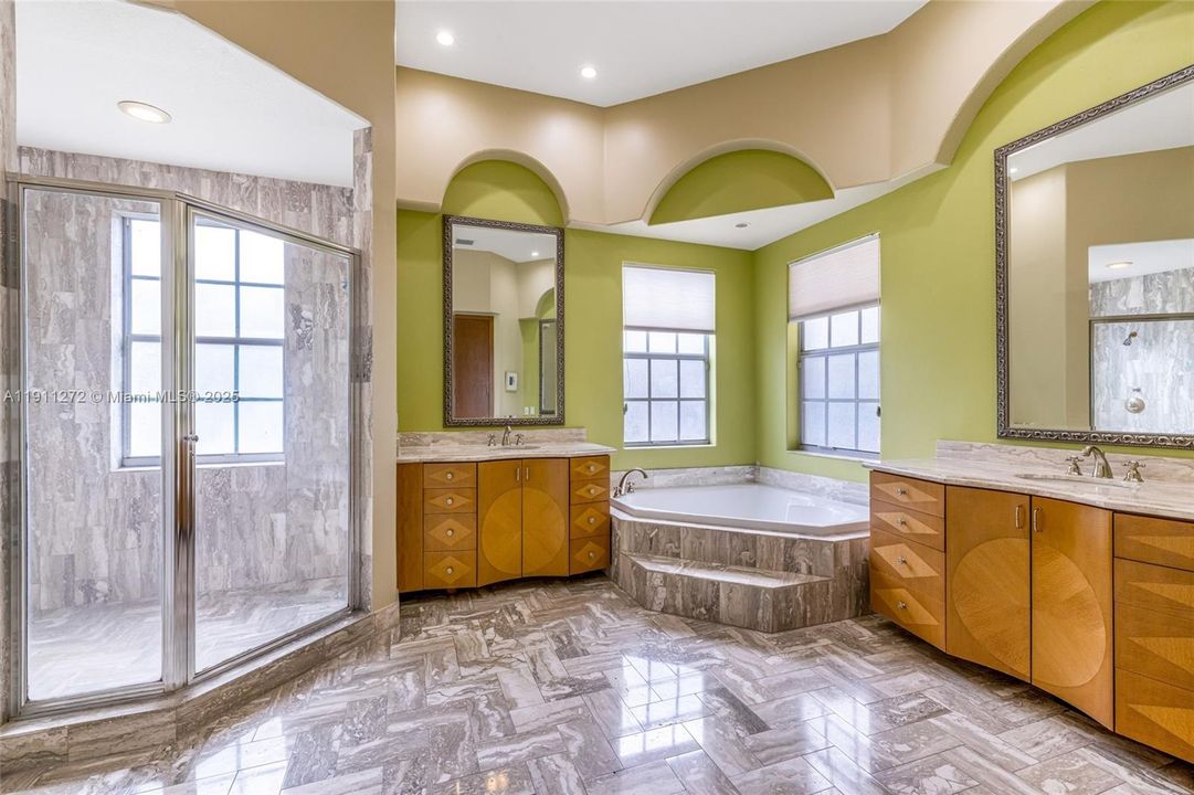 For Sale: $3,350,000 (5 beds, 4 baths, 4031 Square Feet)