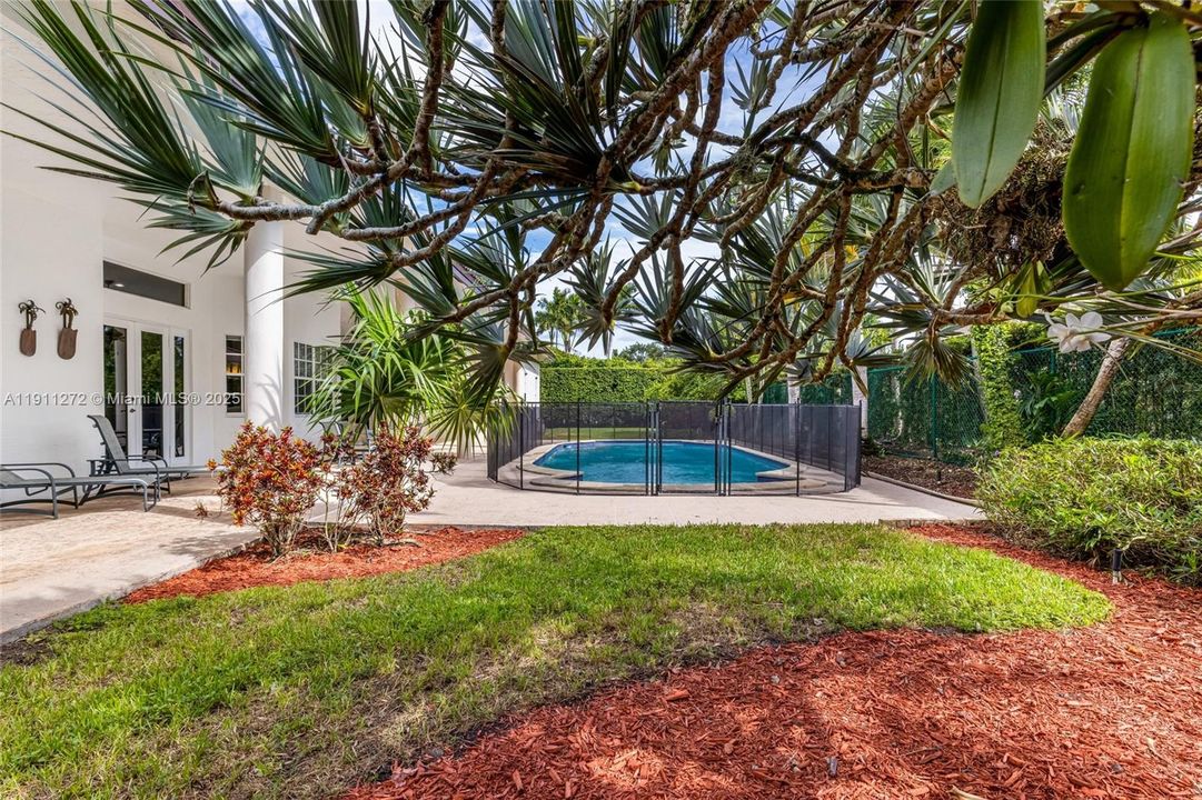 For Sale: $3,350,000 (5 beds, 4 baths, 4031 Square Feet)