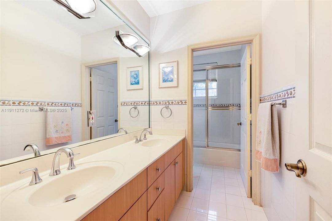 For Sale: $3,350,000 (5 beds, 4 baths, 4031 Square Feet)