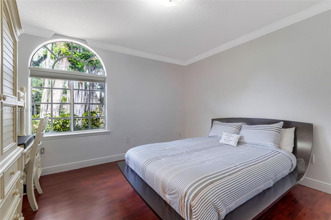 For Sale: $3,350,000 (5 beds, 4 baths, 4031 Square Feet)