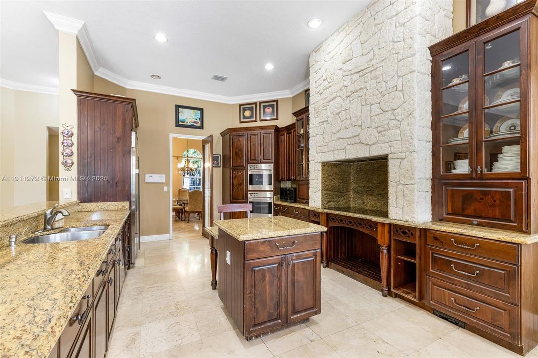 For Sale: $3,350,000 (5 beds, 4 baths, 4031 Square Feet)