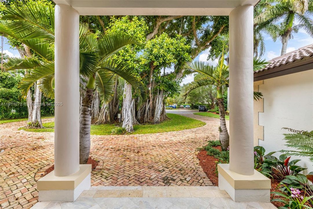 For Sale: $3,350,000 (5 beds, 4 baths, 4031 Square Feet)