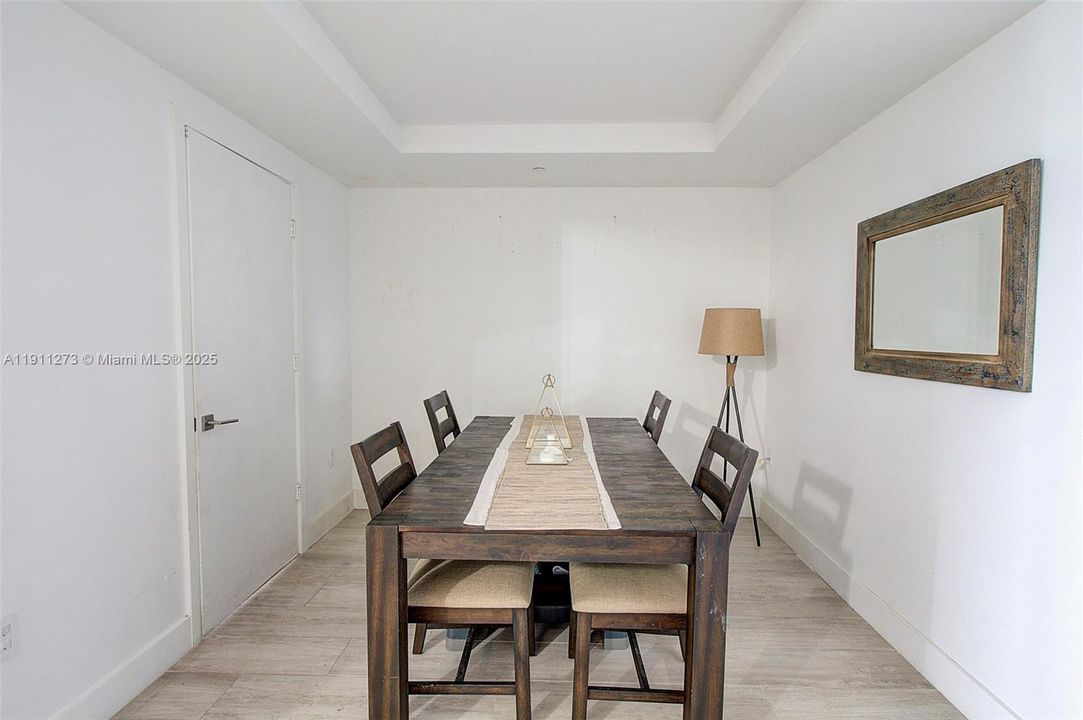 待售: $859,000 (2 贝兹, 2 浴室, 1081 平方英尺)