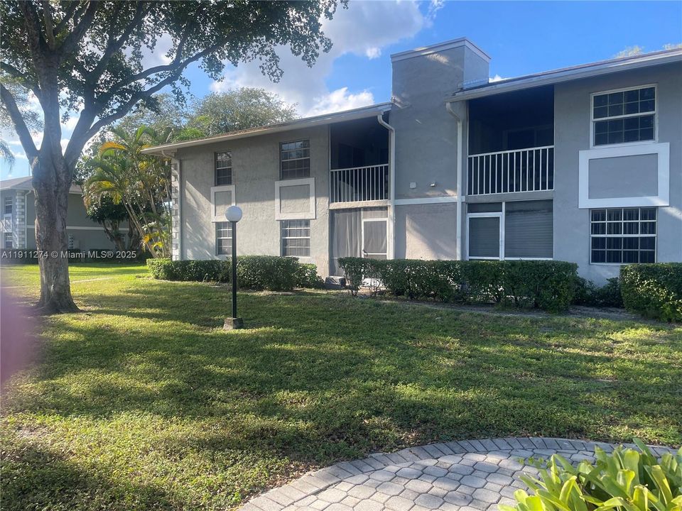 Active With Contract: $175,000 (2 beds, 2 baths, 1060 Square Feet)