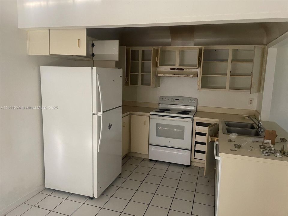 Active With Contract: $175,000 (2 beds, 2 baths, 1060 Square Feet)