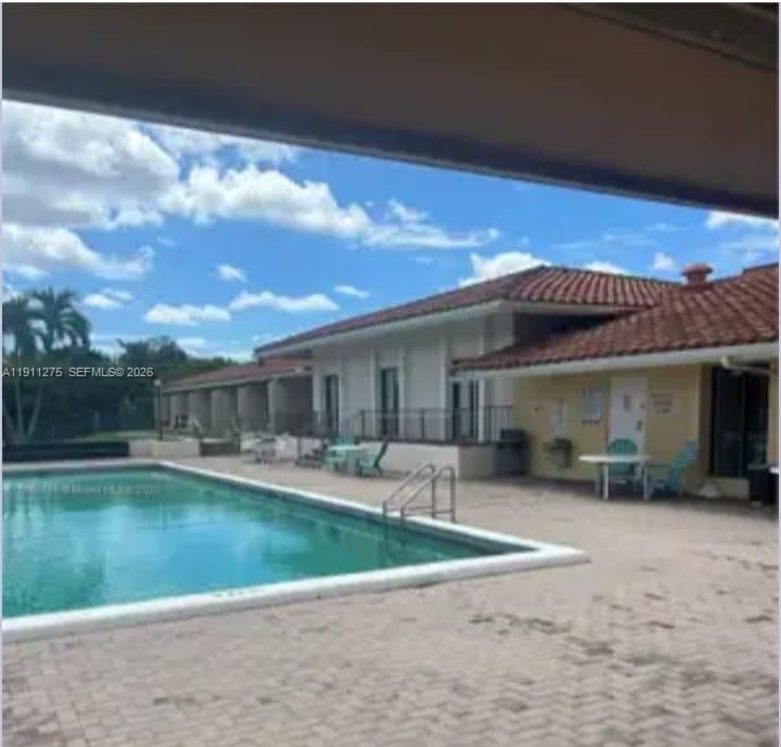 For Sale: $109,000 (1 beds, 1 baths, 783 Square Feet)