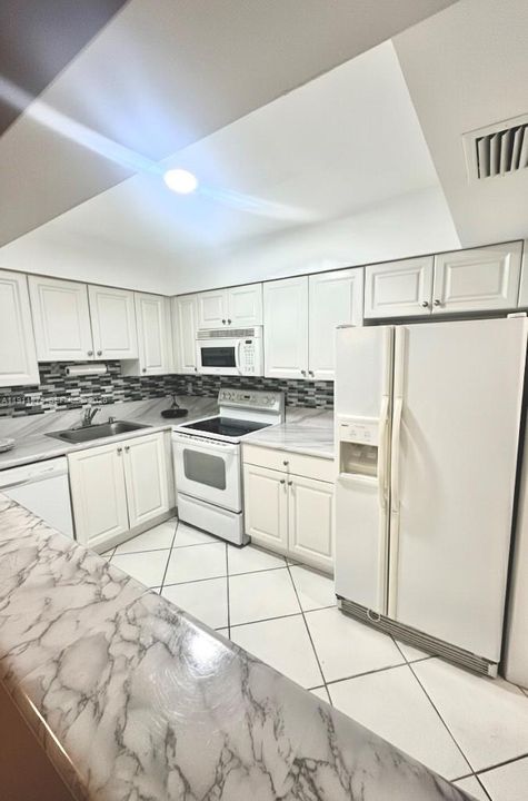 For Sale: $109,000 (1 beds, 1 baths, 783 Square Feet)