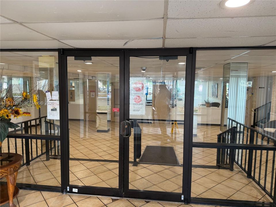 For Sale: $109,000 (1 beds, 1 baths, 783 Square Feet)