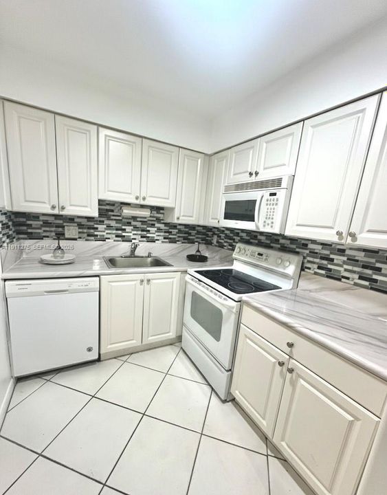 For Sale: $109,000 (1 beds, 1 baths, 783 Square Feet)