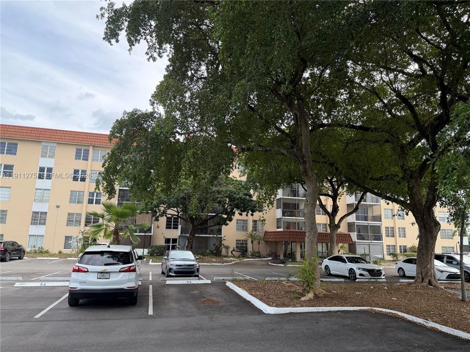 For Sale: $109,000 (1 beds, 1 baths, 783 Square Feet)