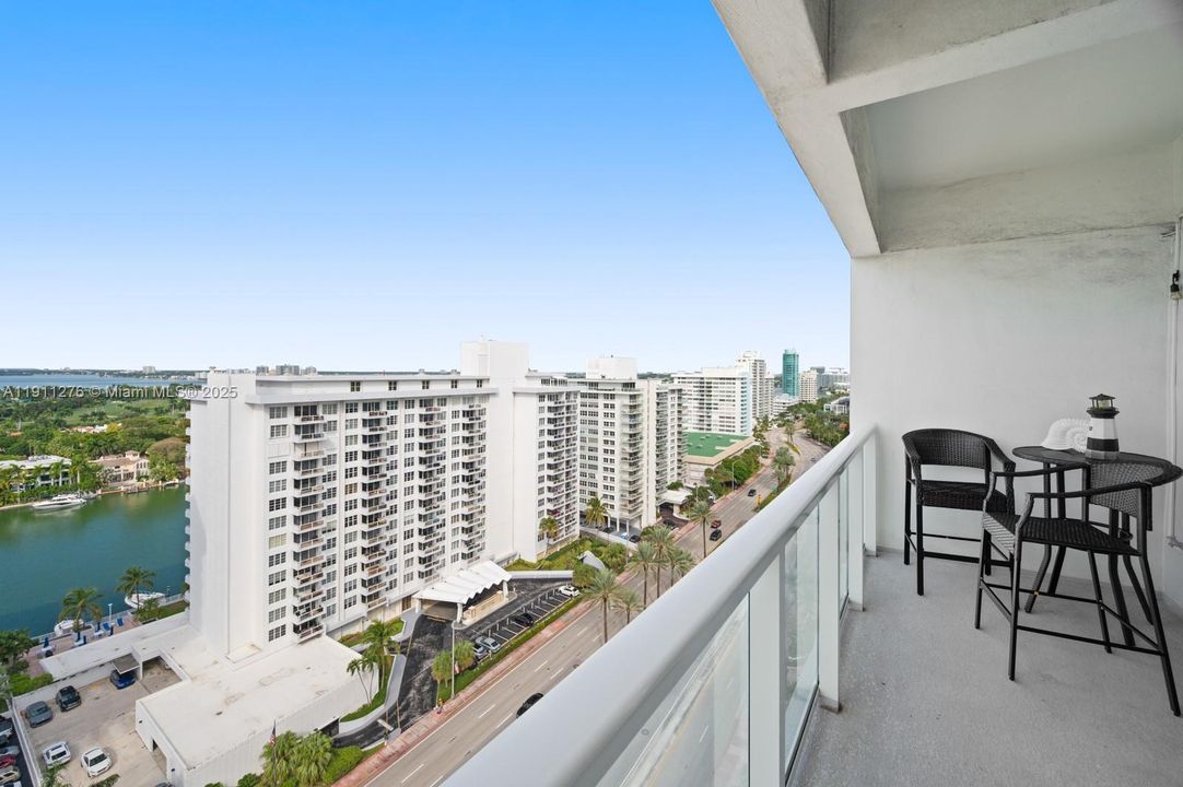 В аренду: $4,150 (2 спален, 2 ванн, 1296 Квадратных фут)