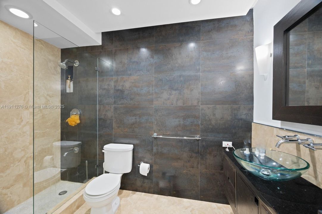 В аренду: $4,150 (2 спален, 2 ванн, 1296 Квадратных фут)