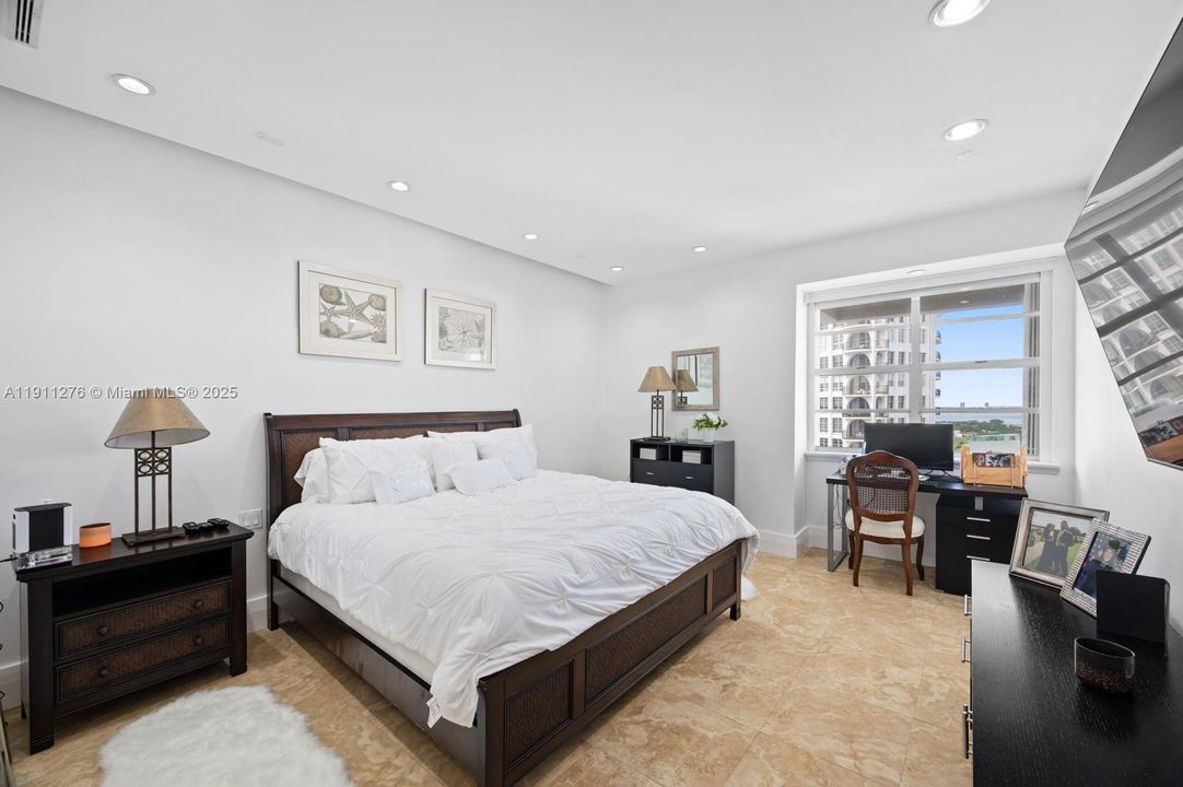 В аренду: $4,150 (2 спален, 2 ванн, 1296 Квадратных фут)