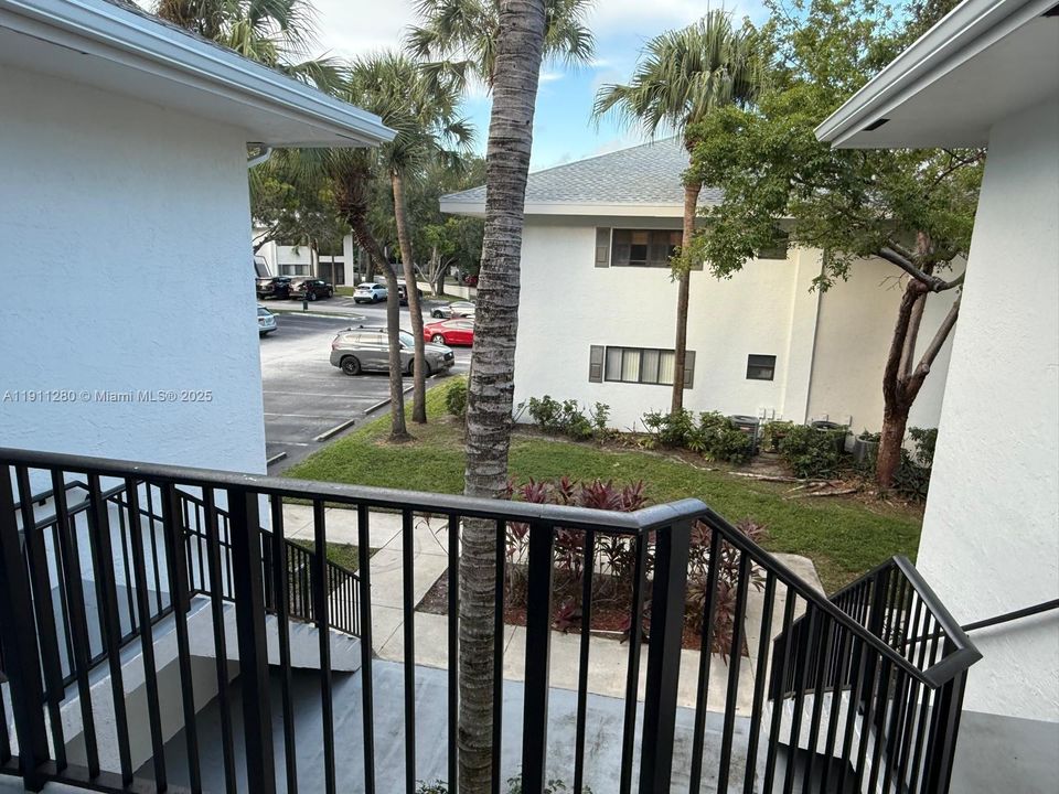 Active With Contract: $1,899 (2 beds, 2 baths, 858 Square Feet)